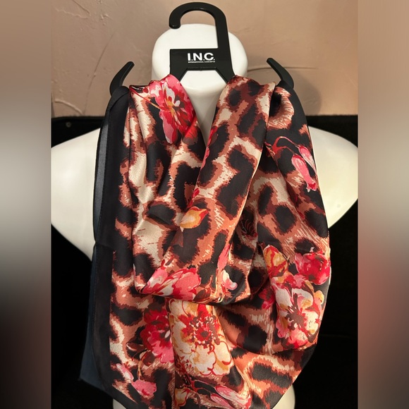 NEW! I.N.C. International Concepts Women's Printed Leopard Floral Square Scarf - Picture 8 of 9